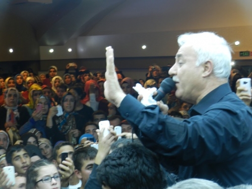 Haber: Nihat Hatipolu Bingl'de Konferans Verdi
